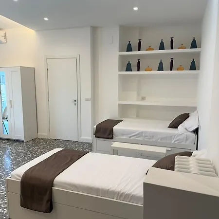 Orchidea - Center ゲストハウス バーリ